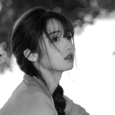 2025高清黑白美女头像