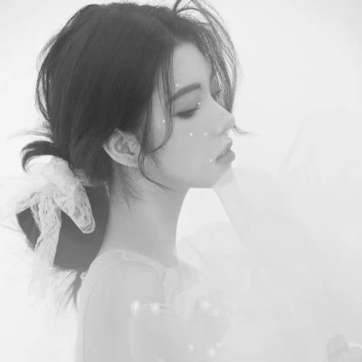 2025高清黑白美女头像