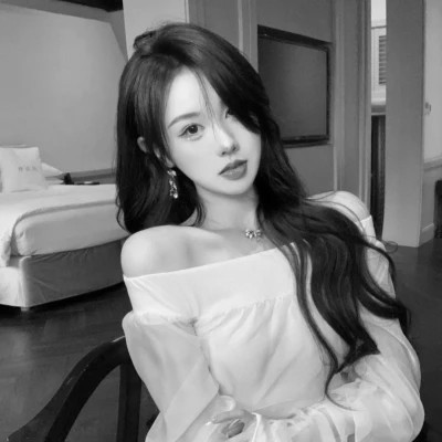 2025高清黑白美女头像