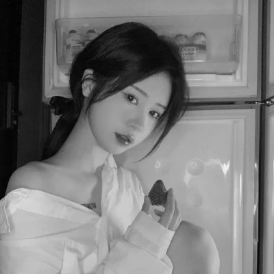 唯美黑白美女头像