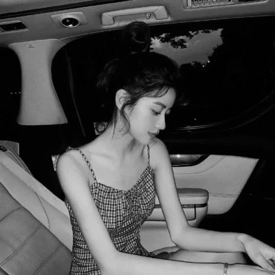 唯美黑白美女头像