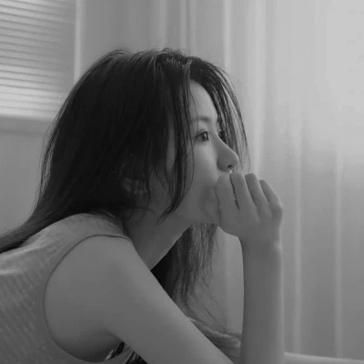 唯美黑白美女头像