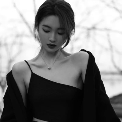 唯美黑白美女头像