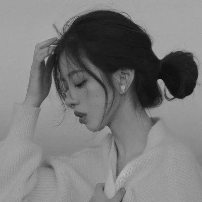 唯美黑白美女头像