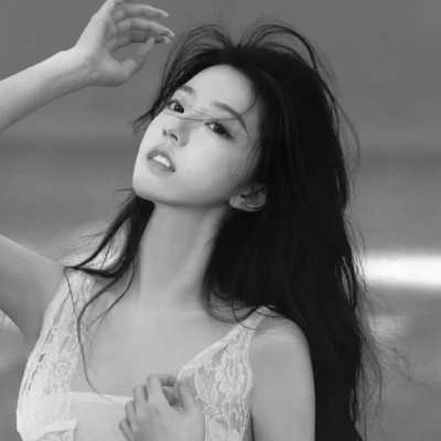 黑白头像美女图片