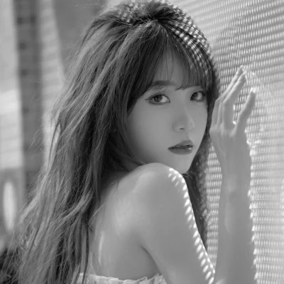 黑白头像美女图片