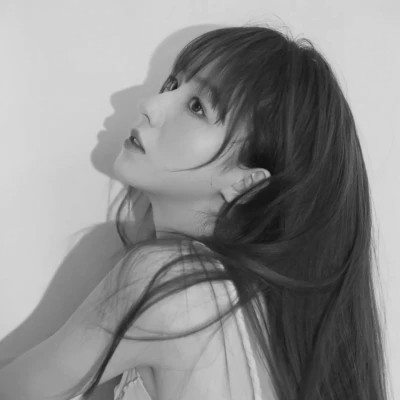 黑白头像美女图片