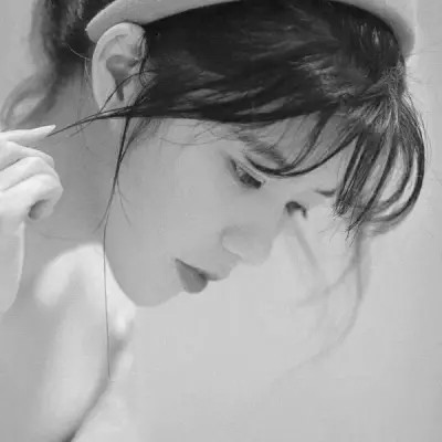 黑白头像美女图片