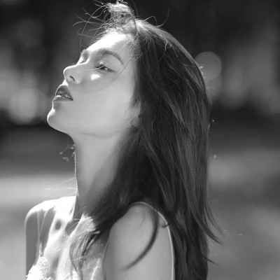 黑白头像美女图片