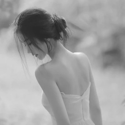 黑白头像美女图片