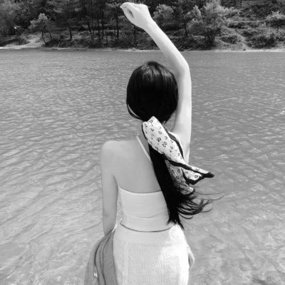 黑白头像美女图片