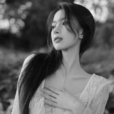 黑白头像美女图片