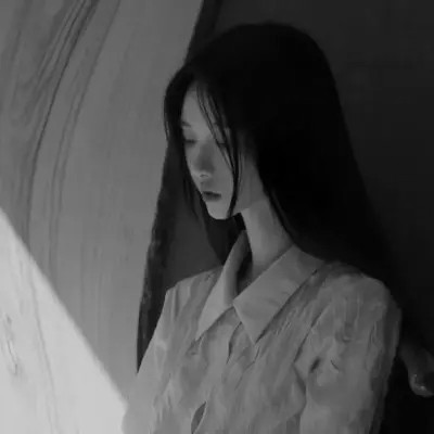 黑白头像美女图片