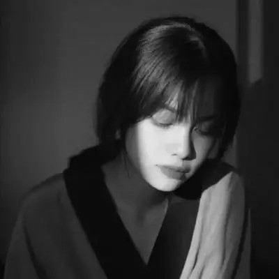 黑白头像美女图片