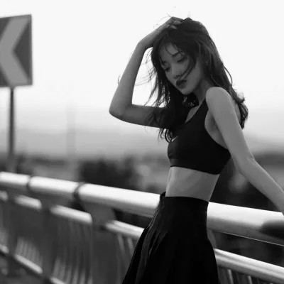 黑白头像美女图片