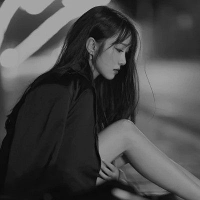 黑白头像美女图片