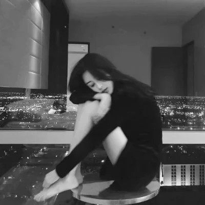 黑白头像美女图片