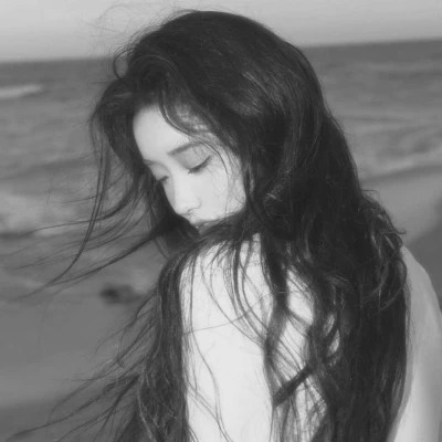 黑白头像美女图片