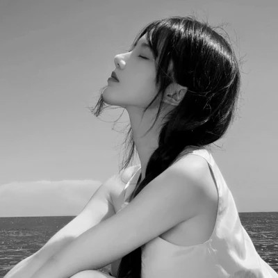 黑白头像美女图片