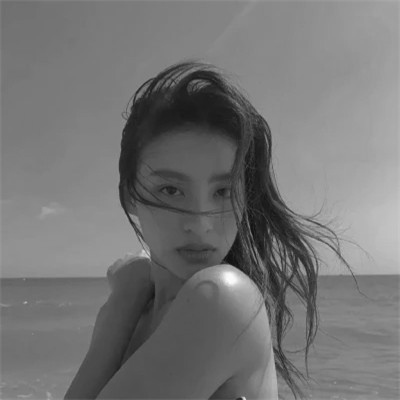 黑白头像美女图片