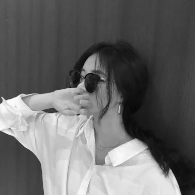 黑白头像美女图片