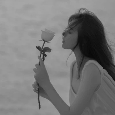 黑白头像美女图片