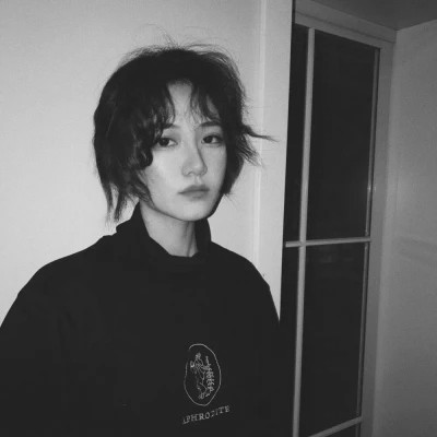 黑白头像美女图片