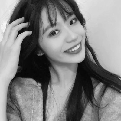 黑白头像美女图片