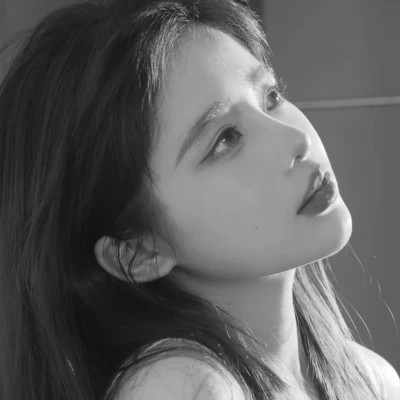 黑白头像美女图片