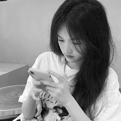 黑白头像美女图片