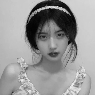 黑白头像美女图片