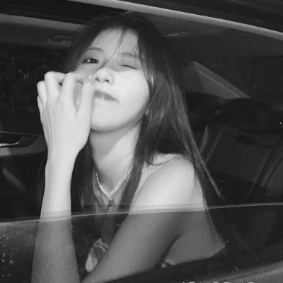 黑白头像美女图片