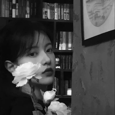 黑白头像美女图片