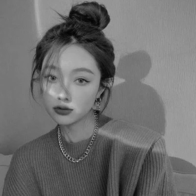 黑白头像美女图片