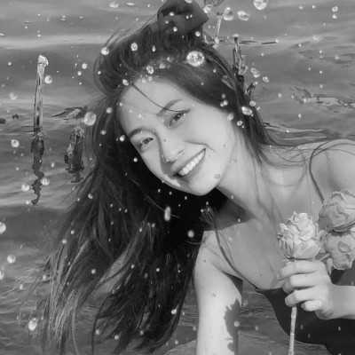 黑白头像美女图片