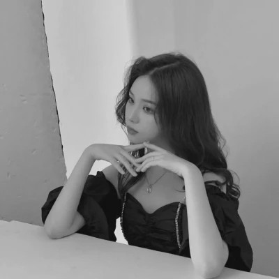 美女头像黑白图片气质