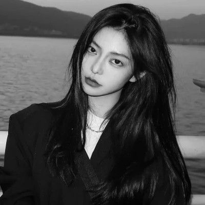 美女头像黑白图片气质