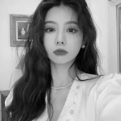 美女头像黑白图片气质