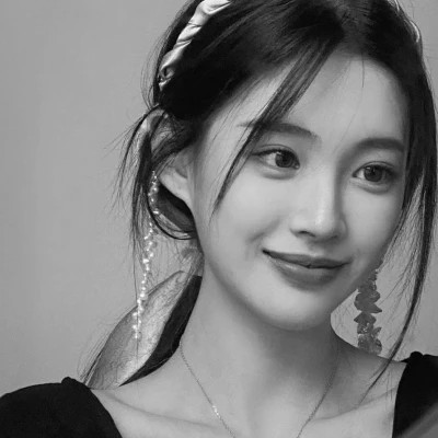 美女头像黑白图片气质