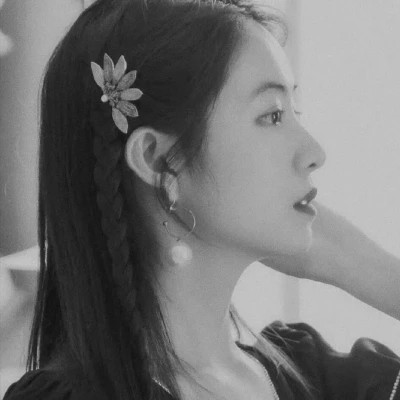 美女头像黑白图片气质