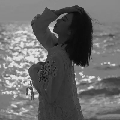 美女头像黑白图片气质