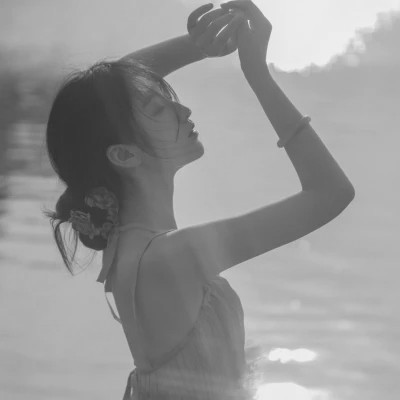 美女头像黑白图片气质
