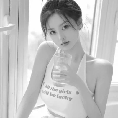 美女头像黑白图片气质