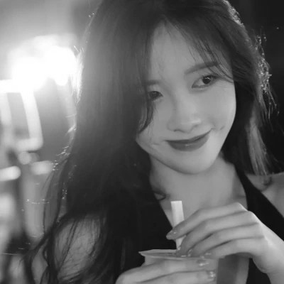 美女头像黑白图片气质