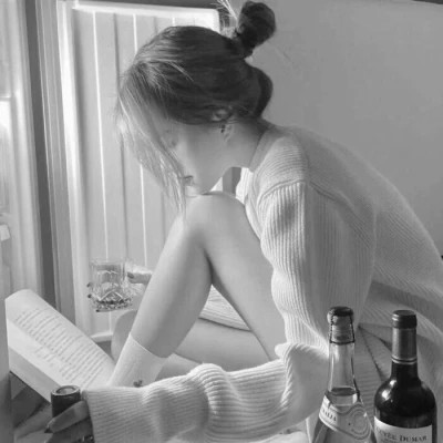 美女头像黑白图片气质