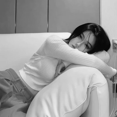 美女头像黑白图片气质