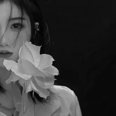 美女头像黑白图片气质
