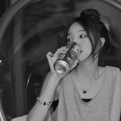 美女头像黑白图片气质
