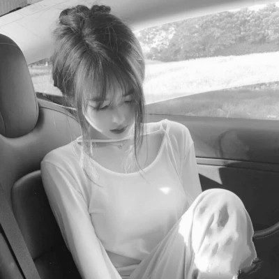美女头像黑白图片气质