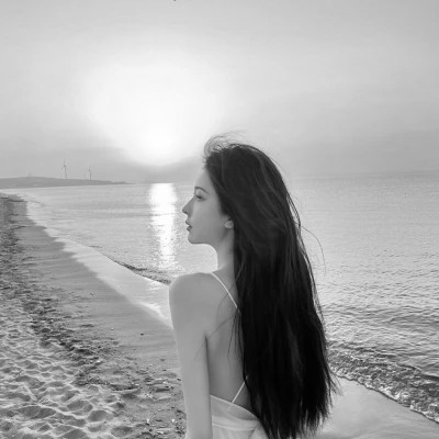 美女头像黑白图片气质